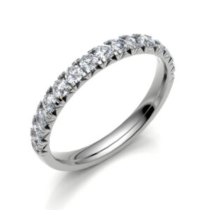 2.5mm Court Fishtail half eternity Diamond Wedding Ring in platinum – Light-Reflecting Close-Up